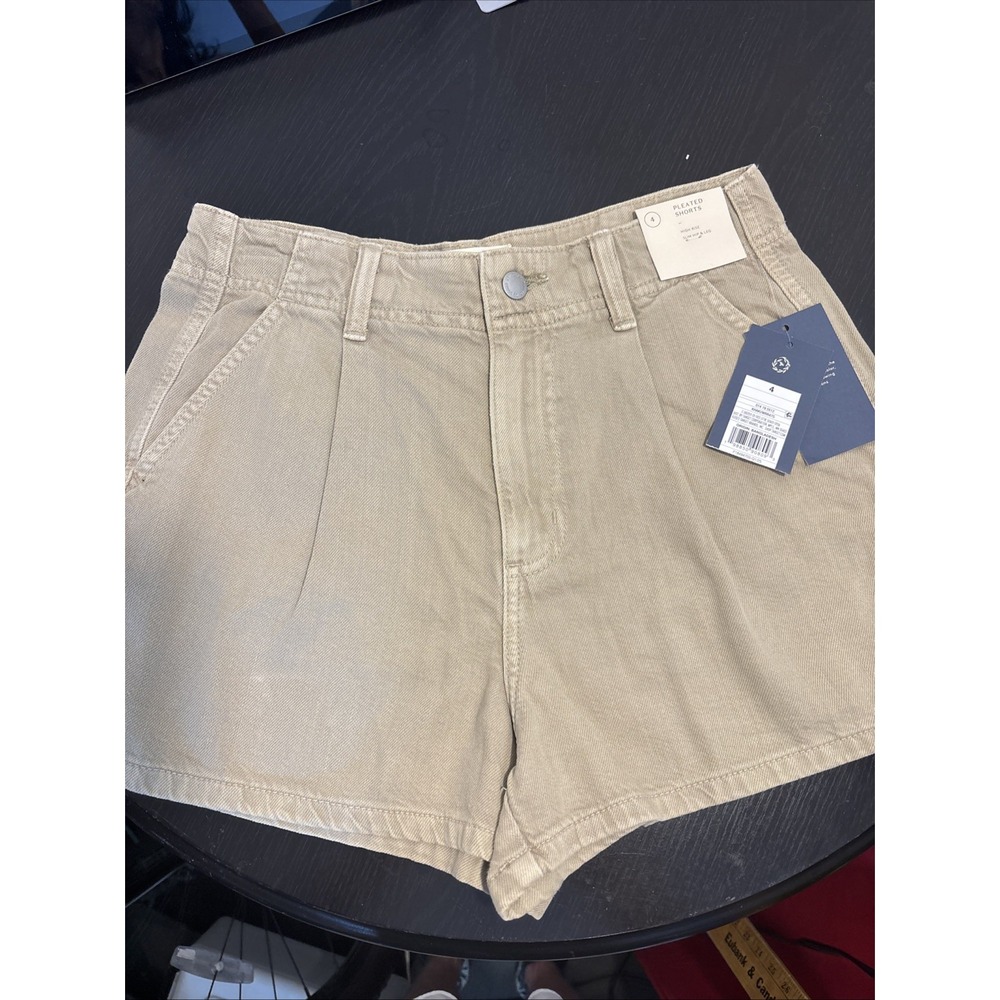 Universal Thread High Rise Khaki Pleated Shorts SIZE 4 NEW